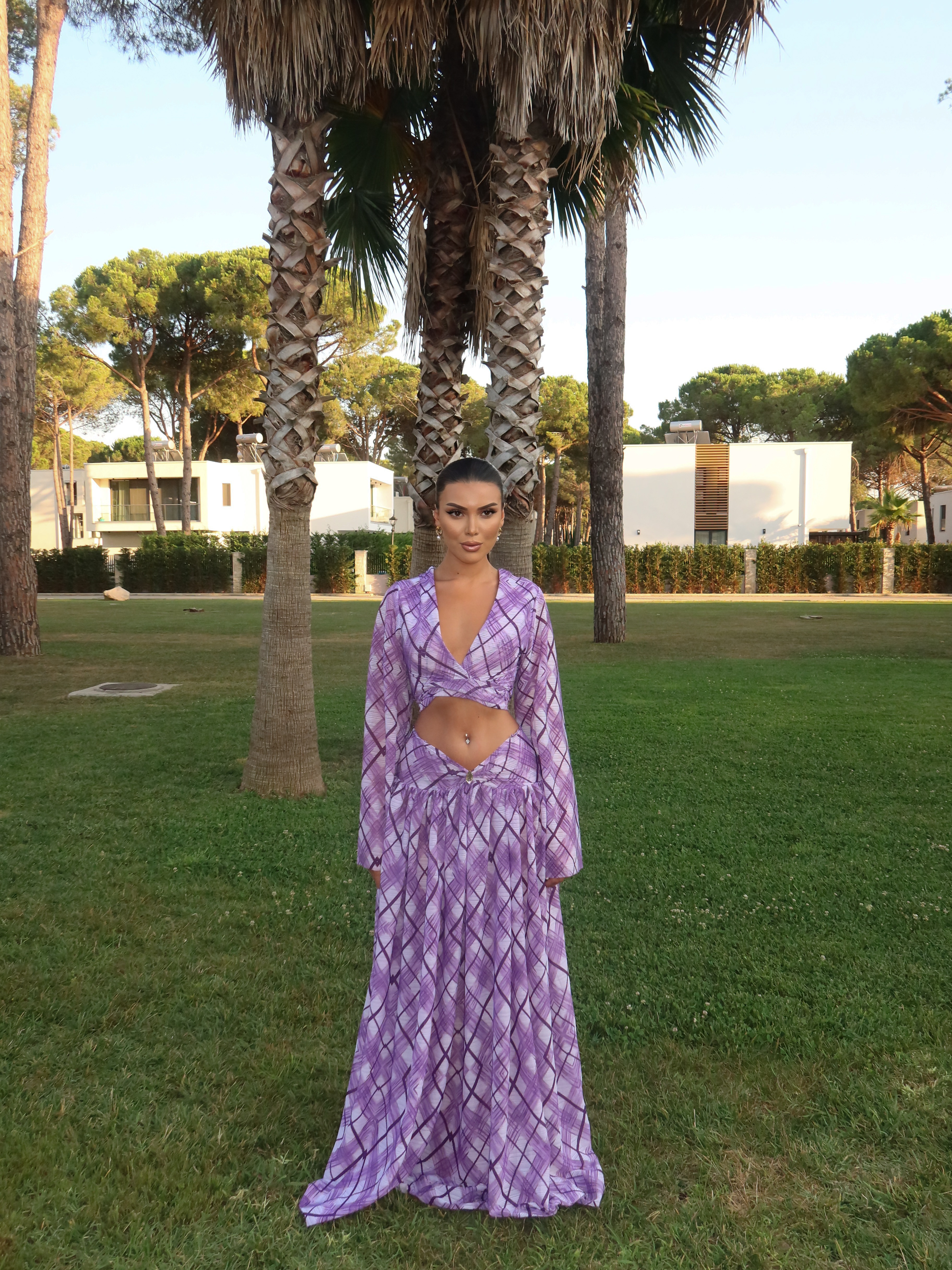 Timeless silhouettes — Purple | Pose de' Aura